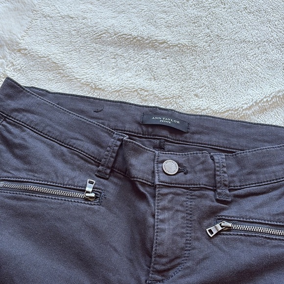 LOFT Black Skinny Ankle Pants Zip Pocket Utility Style | Stretch Size 6 Petite - Picture 5 of 10